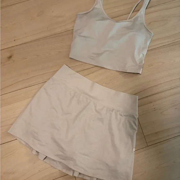 SET! Vuori Halo skirt and tank set sz M - Picture 2 of 7